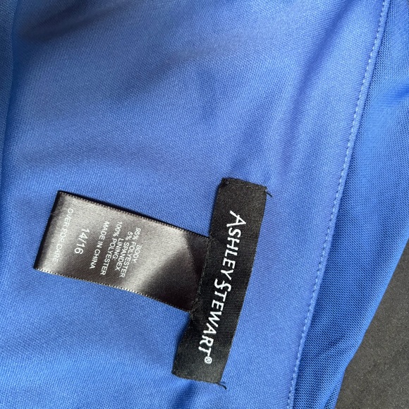 This blouse is in great condition. vibrant blue Xpress. Blouse - Picture 2 of 3